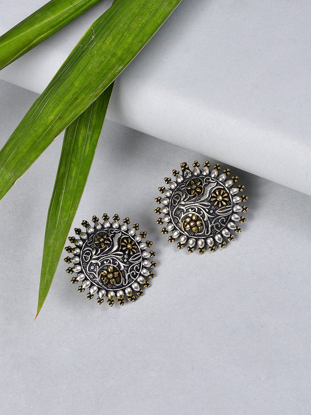 SILVER ROUND STUDS