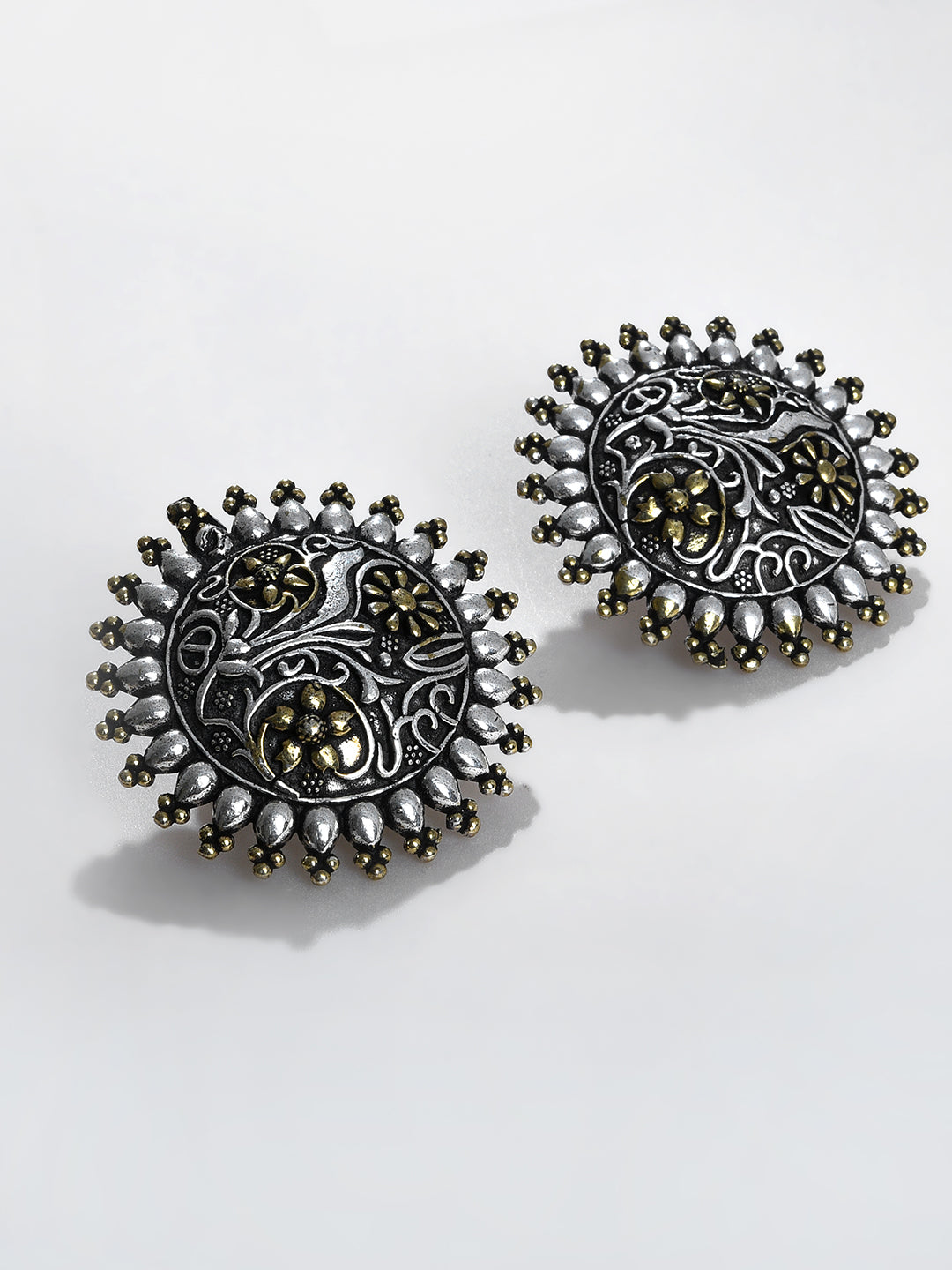 SILVER ROUND STUDS