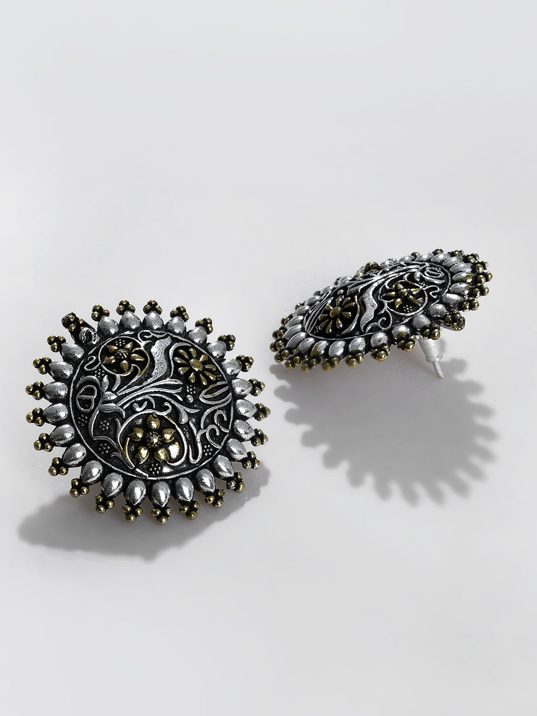 SILVER ROUND STUDS