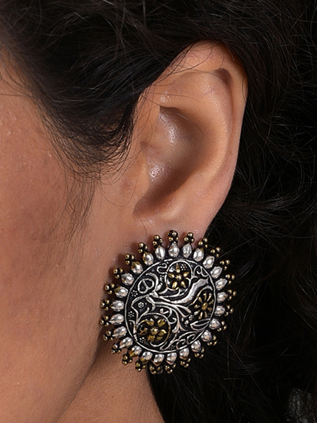 SILVER ROUND STUDS