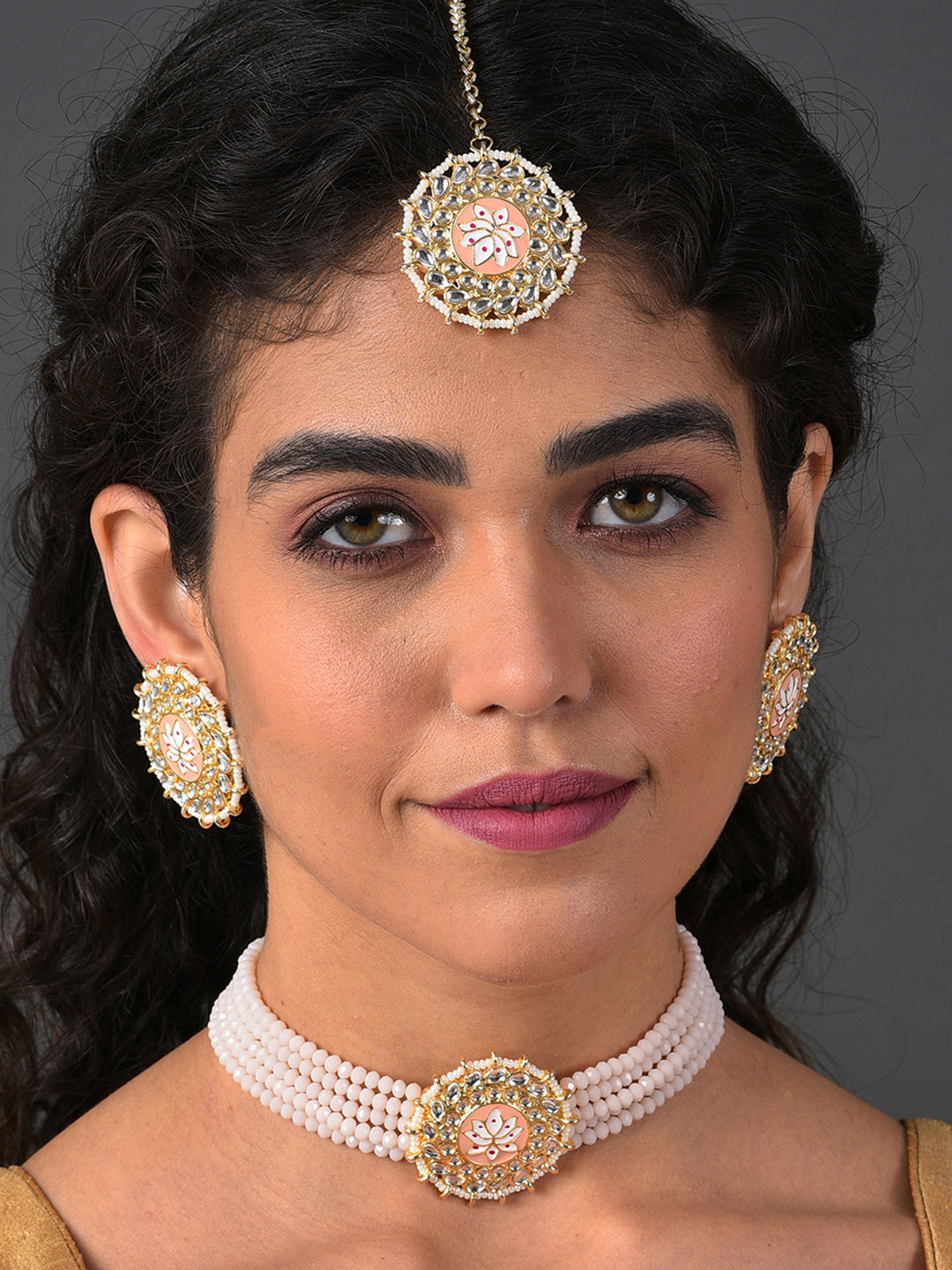 WHITE BEADS ROUND CHOKER SET