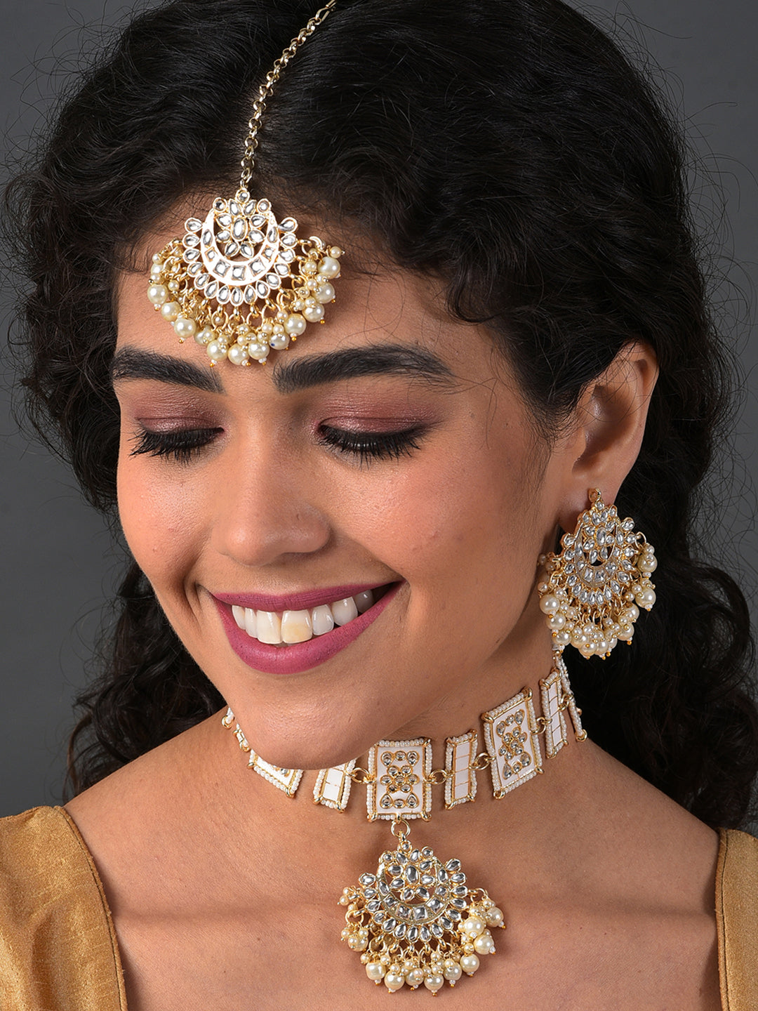 WHITE NECKLACE WITH MAANGTIKA & EARRING SET