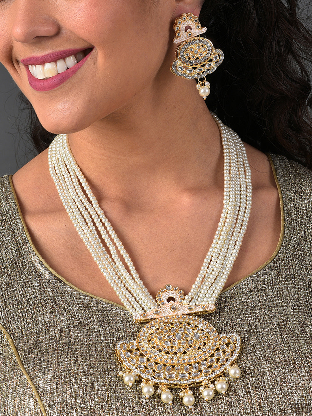 WHITE RANI HAAR WITH EARRING SET