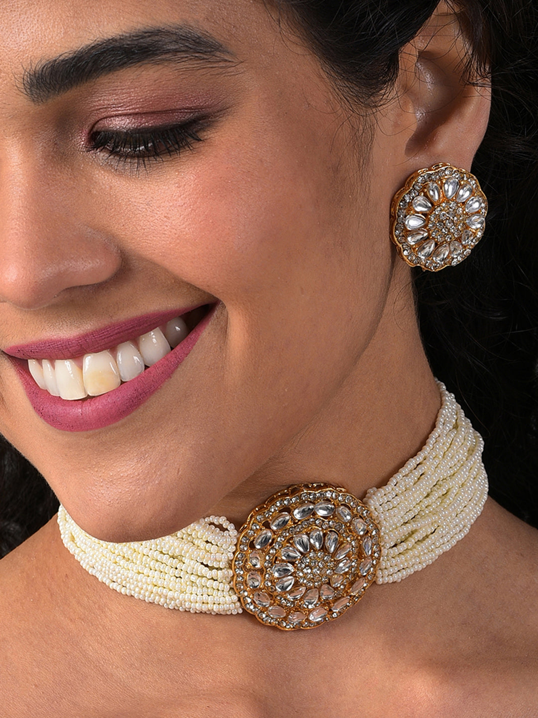 WHITE ROUND PENDANT CHOKER SET