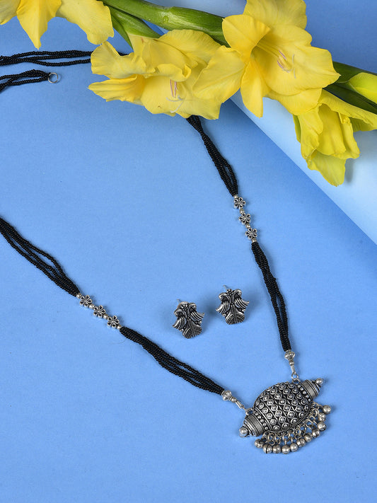 SILVER GEOMETRICAL PENDANT AND STUD SET