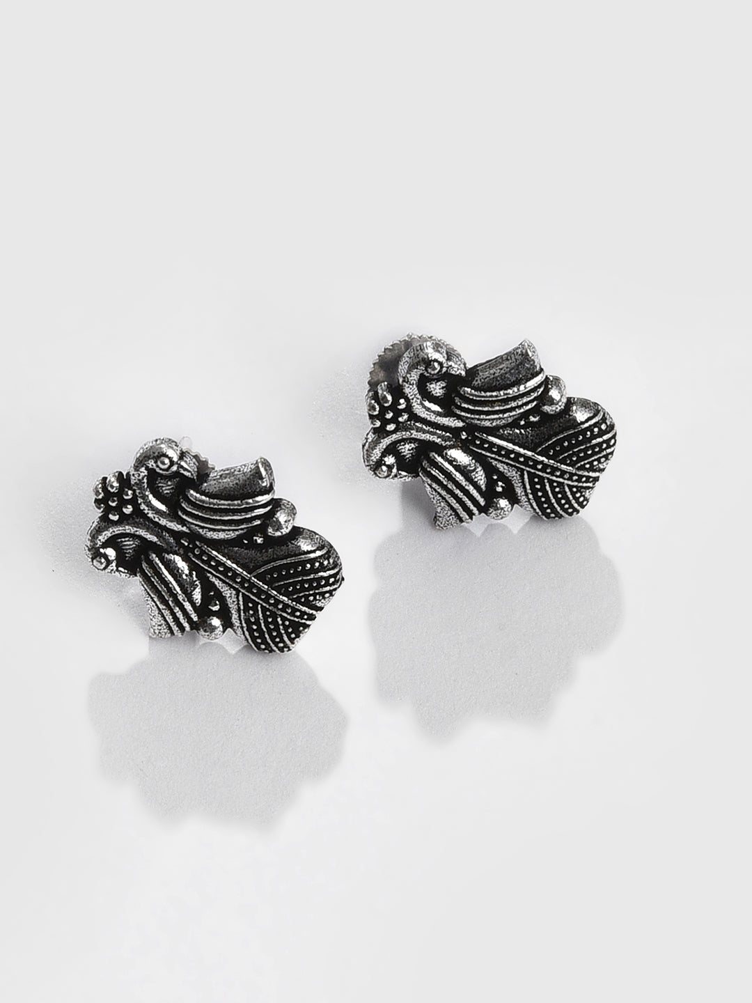 SILVER GEOMETRICAL PENDANT AND STUD SET
