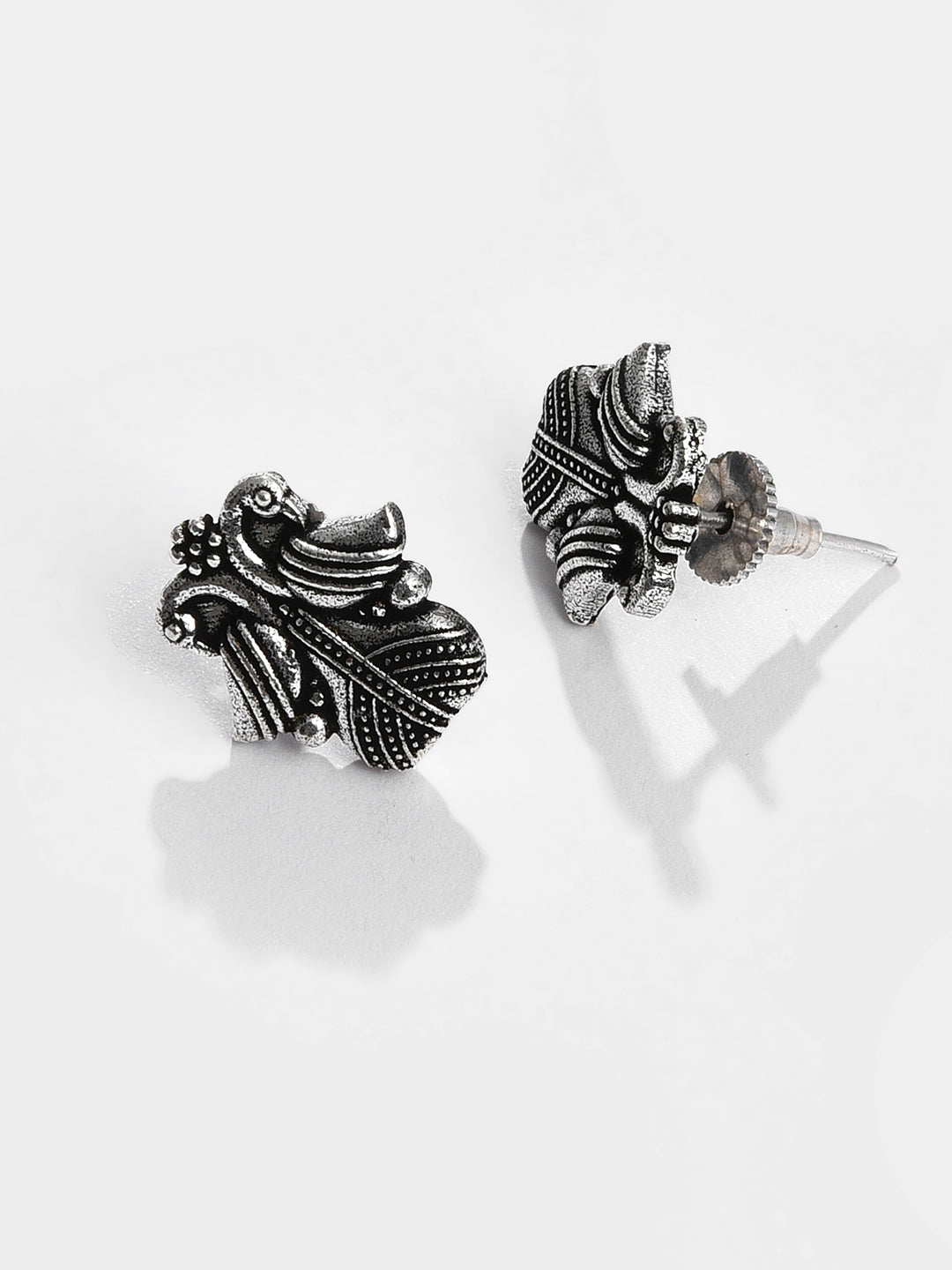 SILVER GEOMETRICAL PENDANT AND STUD SET