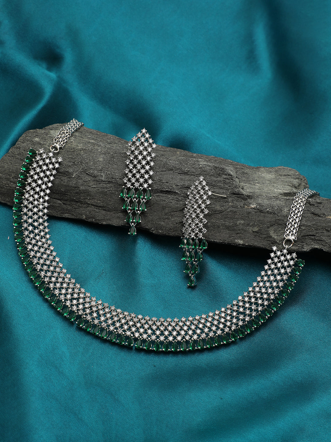 SILVER PLATED GREEN STONE NECKLACE SET