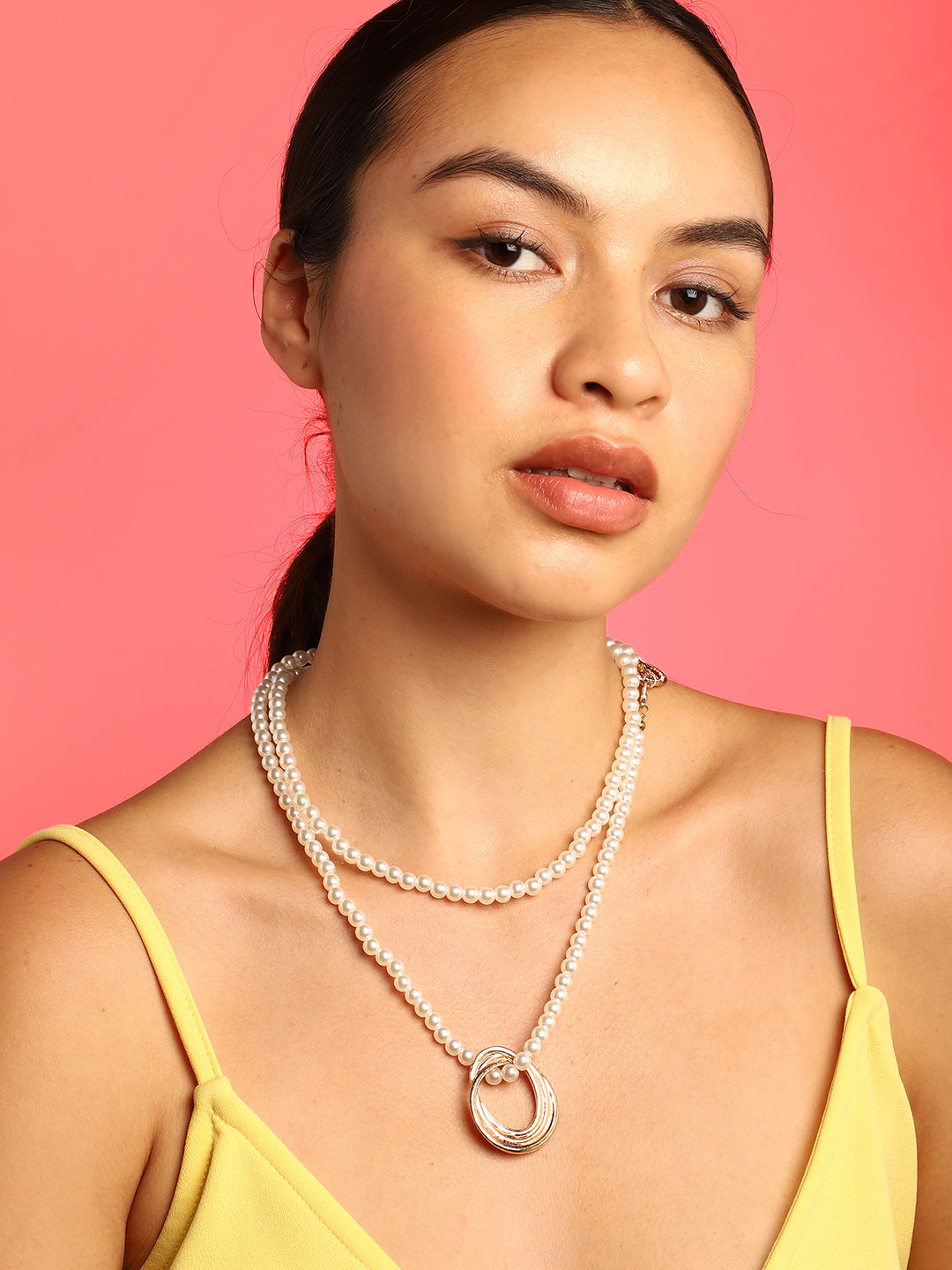 White Pearls Knot Necklace