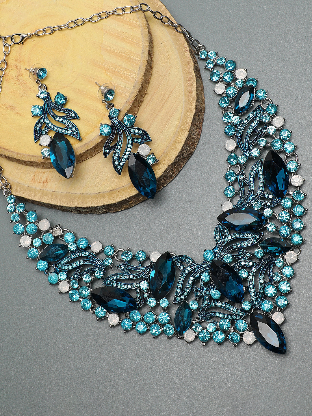 SOHI BLUE STONES NECKLACE & EARRING SET