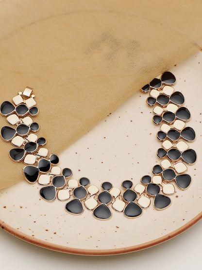 Monochromatic Necklace