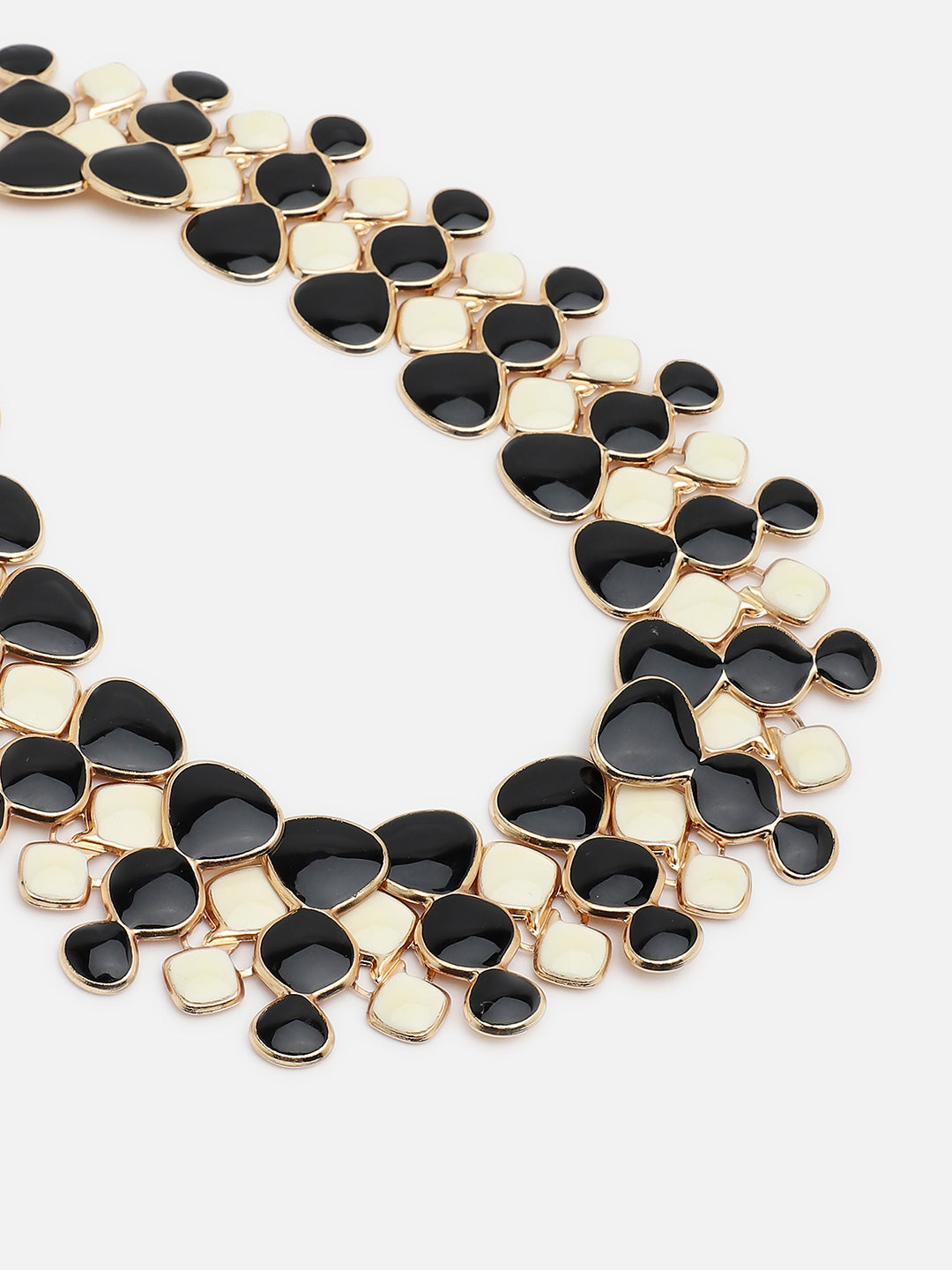 Monochromatic Necklace