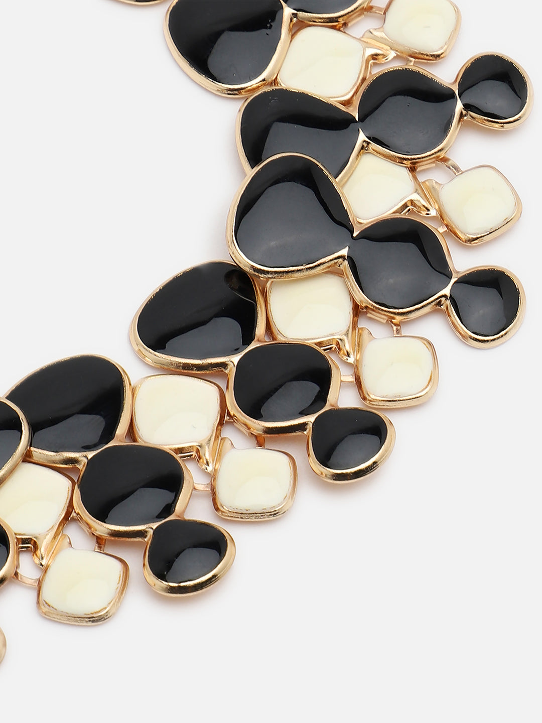 Monochromatic Necklace