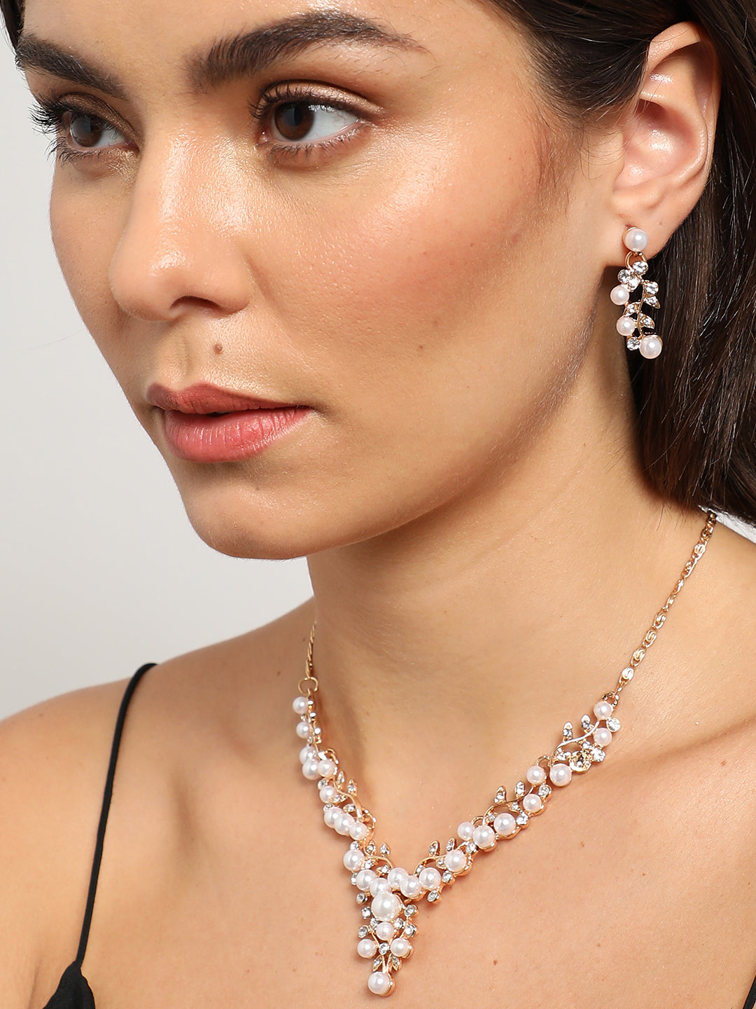 GOLD PLATED CHOKER NECKLACE WITH EARRINGS