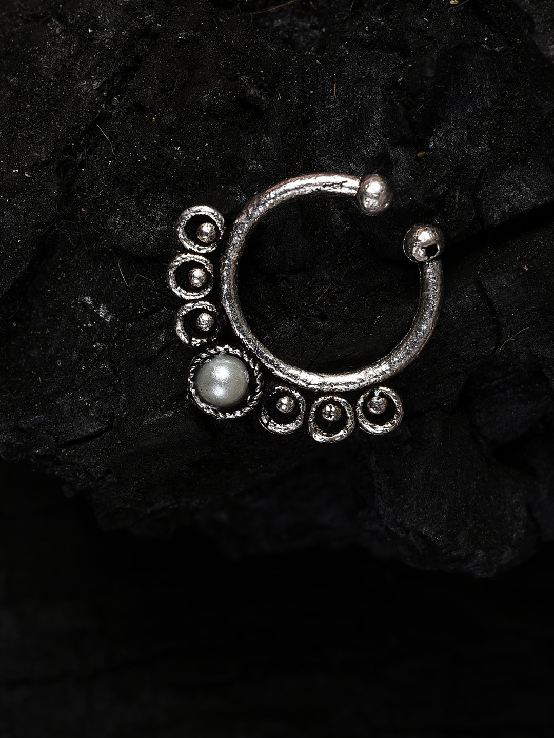 PEARL STUDED SILVER NOSE PIN