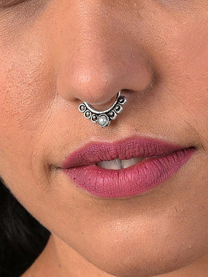 PEARL STUDED SILVER NOSE PIN