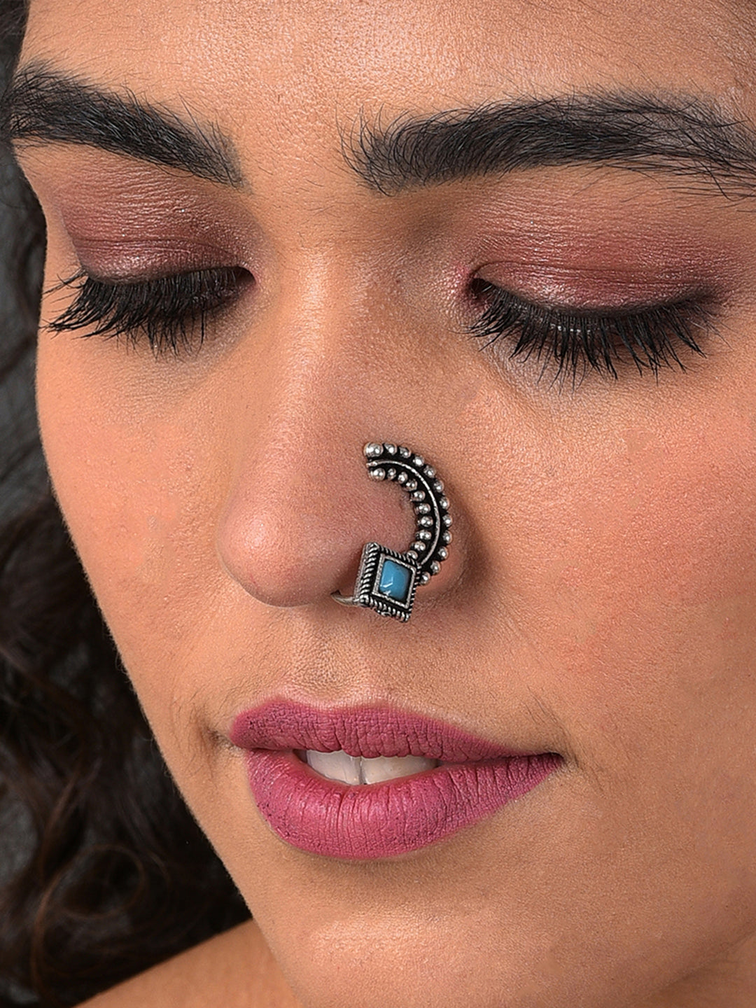 BLUE STONE STUDED NOSE PIN