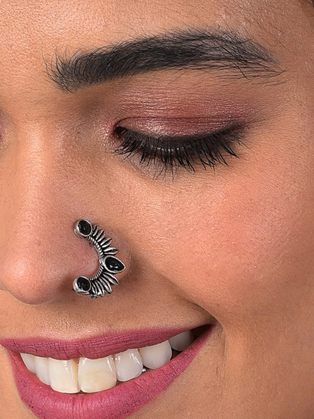 BLACK STONE BOHO NOSE PIN