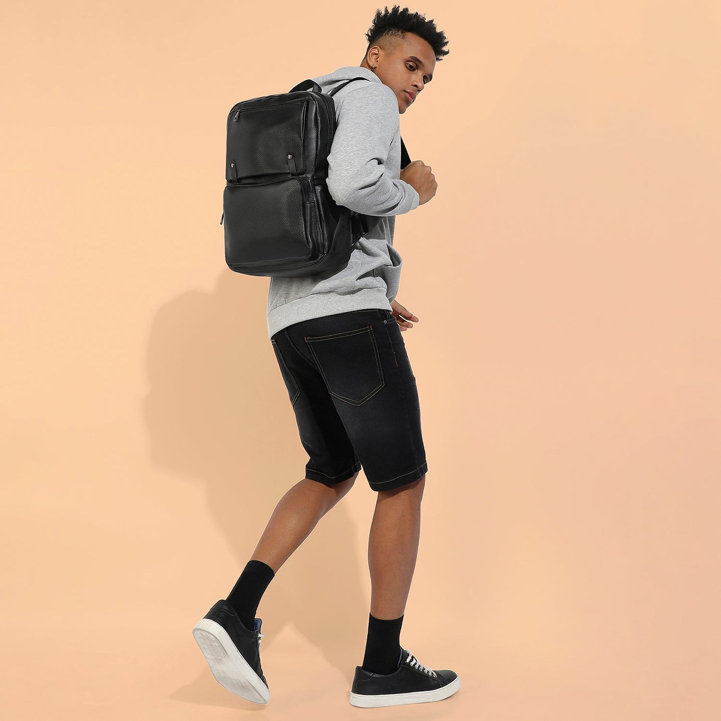 The Neo Explorer Backpack - Obsidian Black