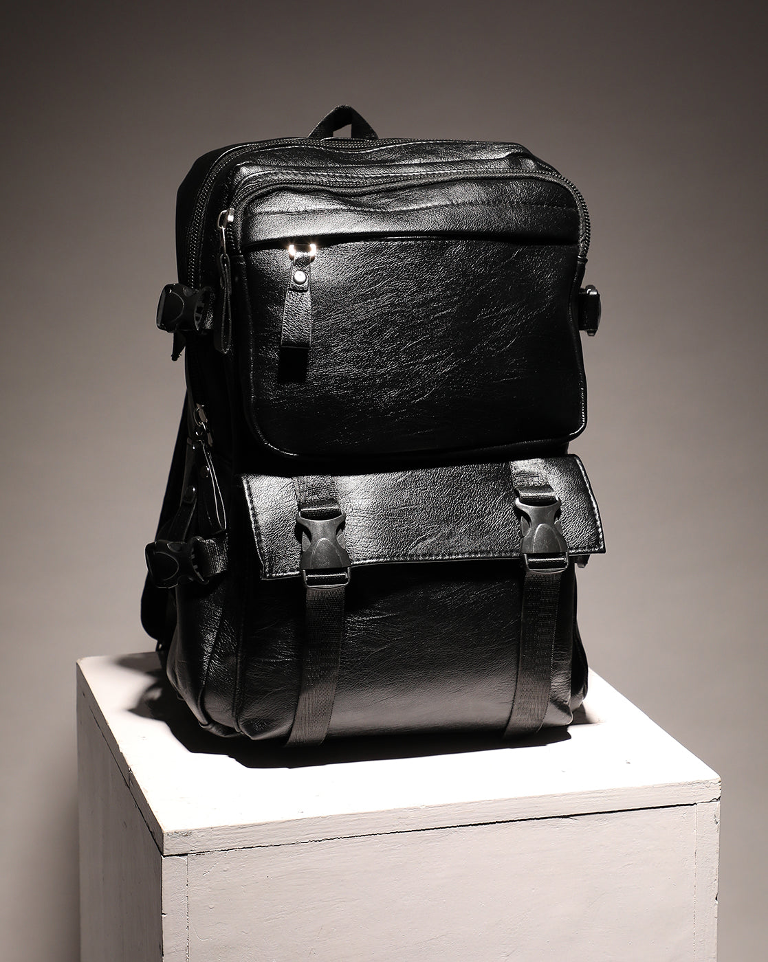 The City Dweller Backpack - Jet Black