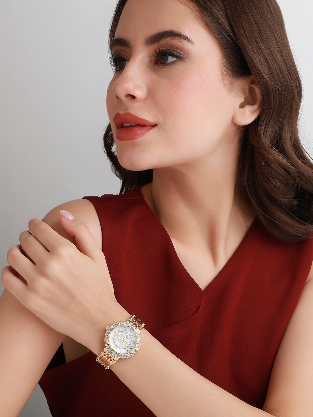 Embellished Round Watch - Gold