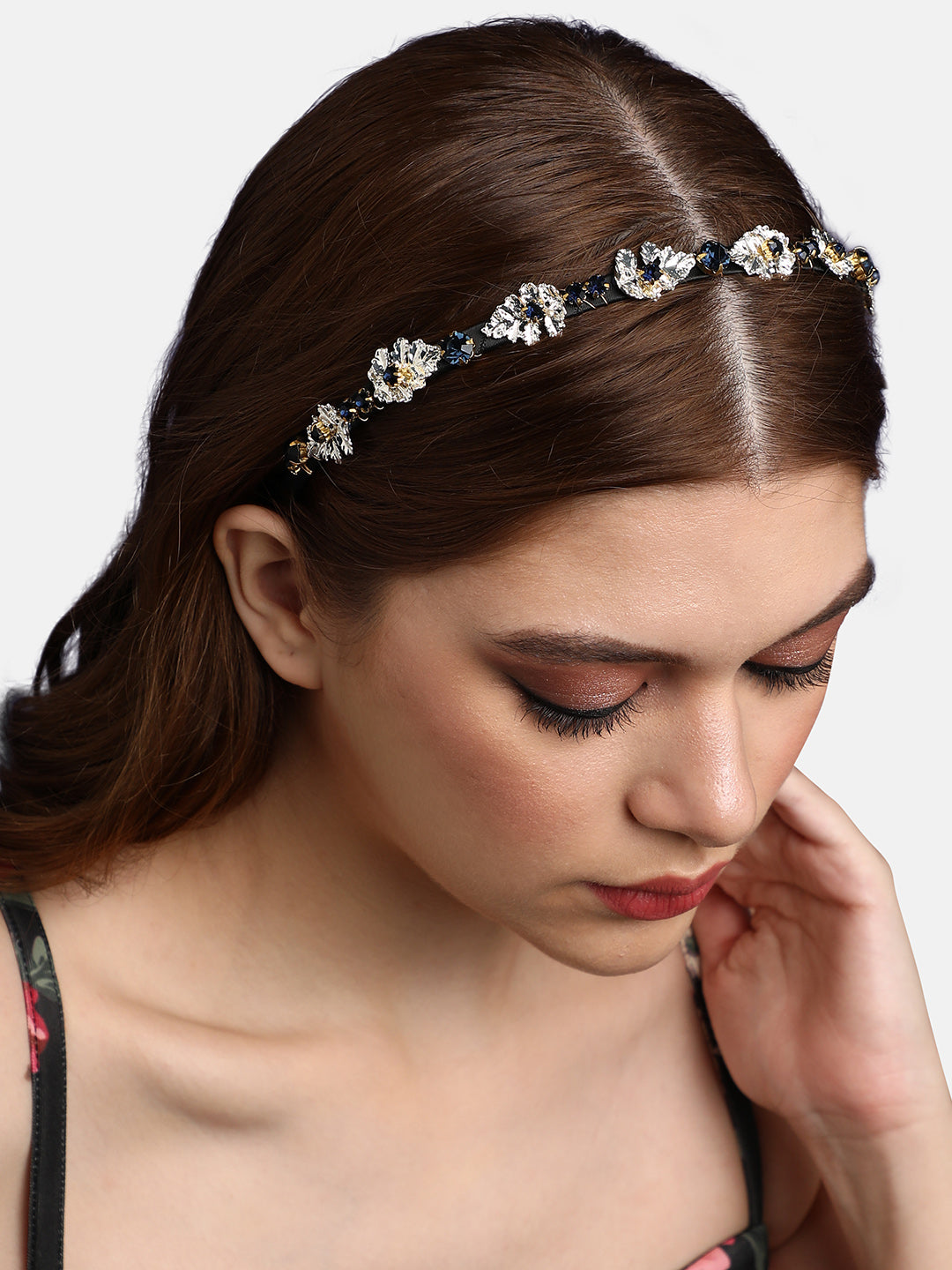 Sparkling Splendor: Adorning Hair with an Embellished Hairband