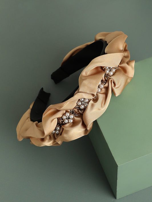 Shimmering Elegance: Accentuating Hair with an Embellished Hairband