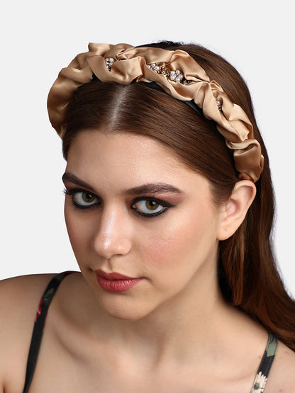Shimmering Elegance: Accentuating Hair with an Embellished Hairband