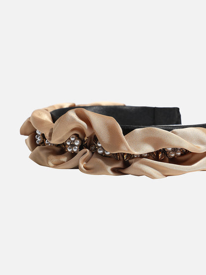 Shimmering Elegance: Accentuating Hair with an Embellished Hairband