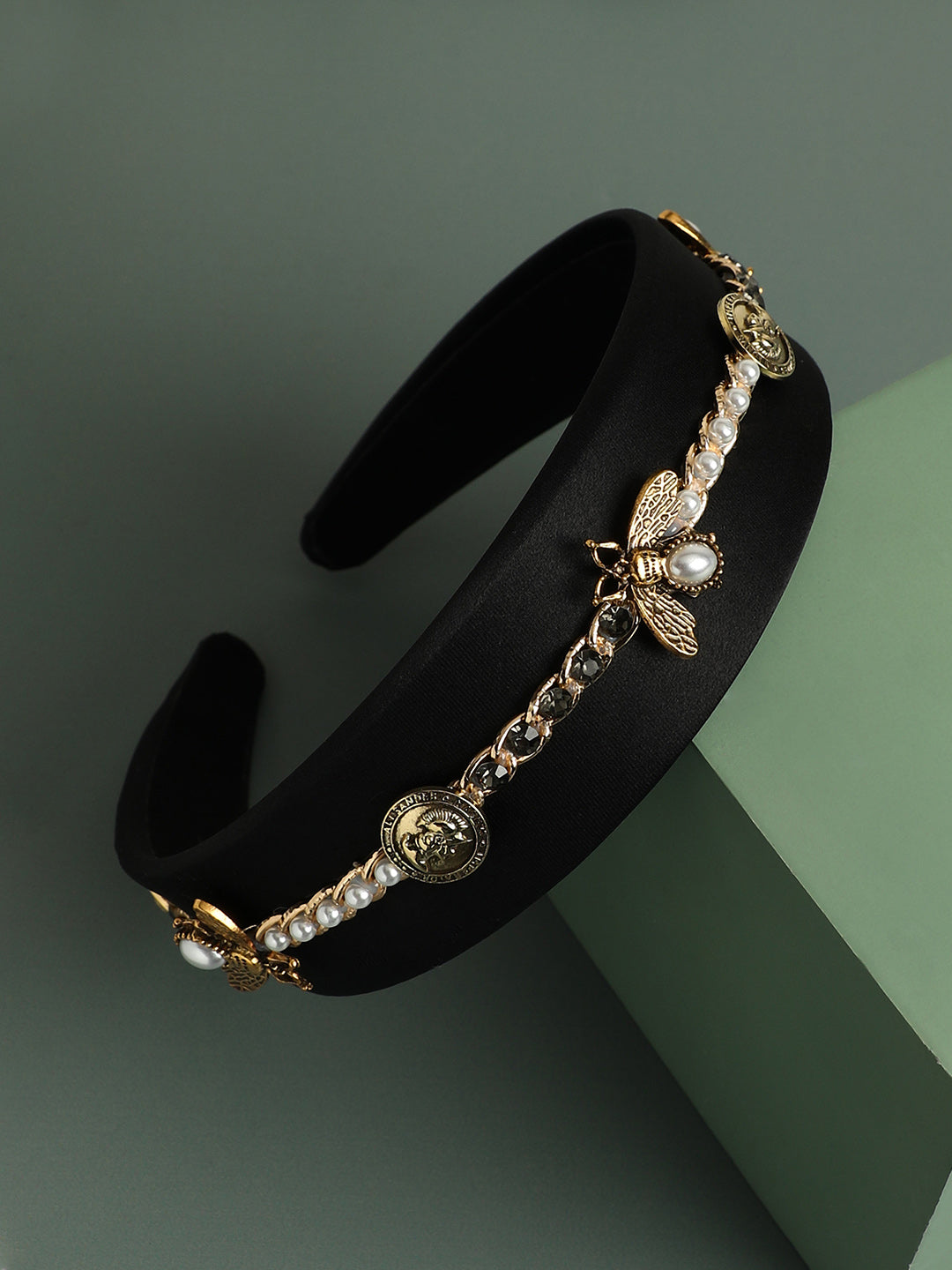 Fashionably Adorned: The Embellished Hairband Statement