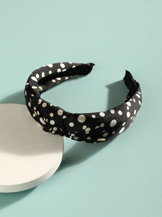 Glittering Accessory: The Embellished Hairband of Glamour
