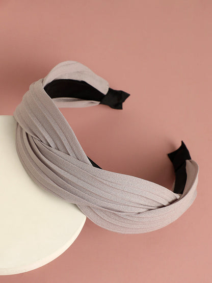 Versatile Vibe: The Fashion-Forward Fabric Hairband