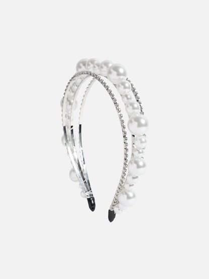 Glistening Charm: Accentuating Style with an Embellished Hairband