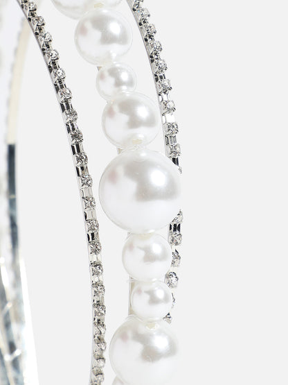 Glistening Charm: Accentuating Style with an Embellished Hairband