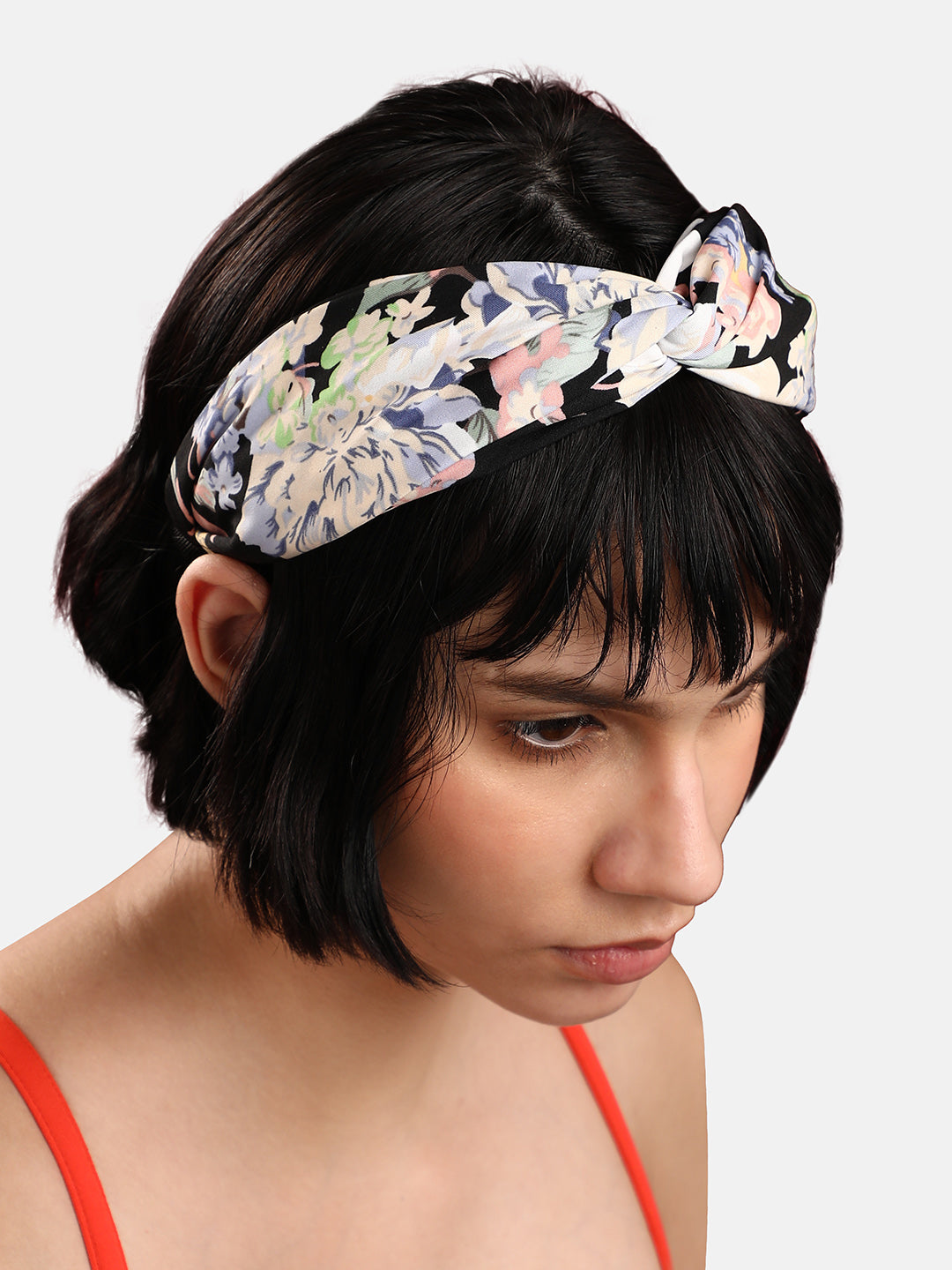 Soft and Stylish: The Fabric Hairband Statement
