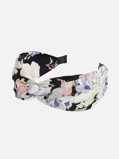 Soft and Stylish: The Fabric Hairband Statement