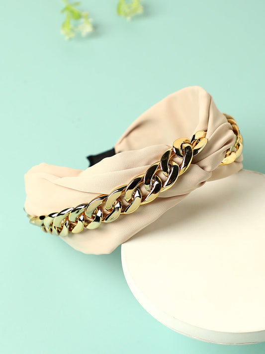 Glamour Halo: Adorned with an Embellished Hairband