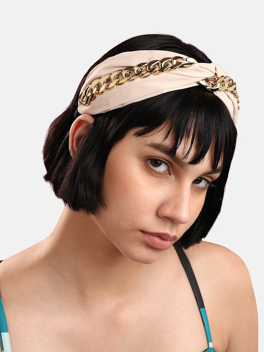 Glamour Halo: Adorned with an Embellished Hairband