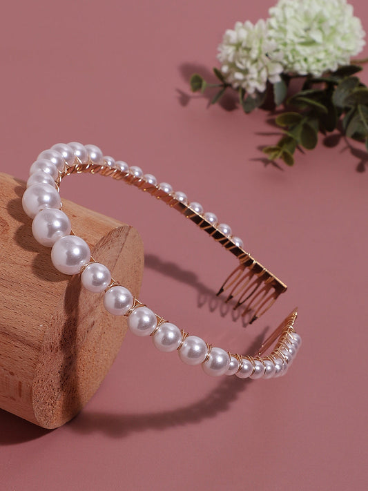 Glimmering Finale: The Showstopping Embellished Hairband