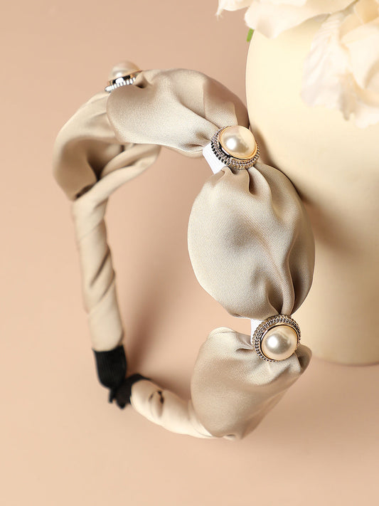 Wrapped In Comfort: The Cozy Fabric Hairband Touch