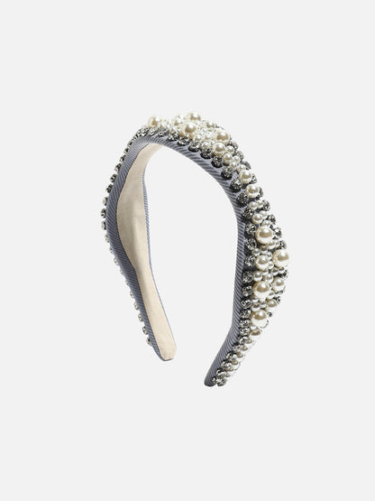 The Perfect Accessory: Graceful with an Embellished Hairband