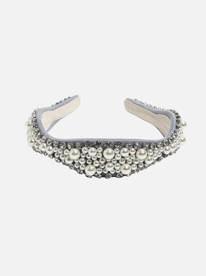 The Perfect Accessory: Graceful with an Embellished Hairband