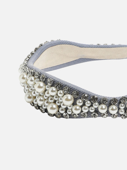The Perfect Accessory: Graceful with an Embellished Hairband