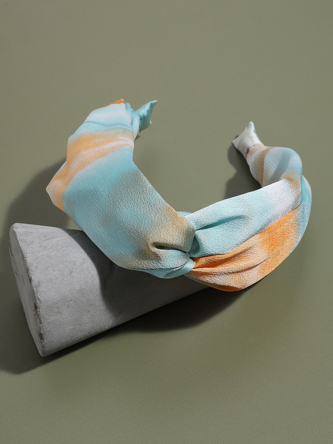 Fabric Finesse: The Chic Hairband for Everyday Style