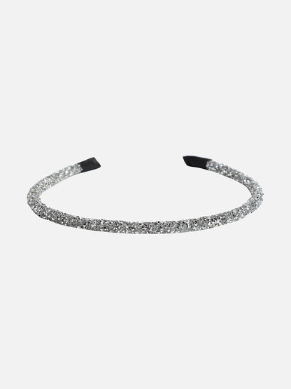 Crowning Glory: The Embellished Hairband Exquisite