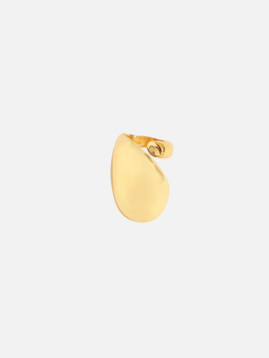 Gleaming Glamour: Adorn Your Fingers with Stunning Rings