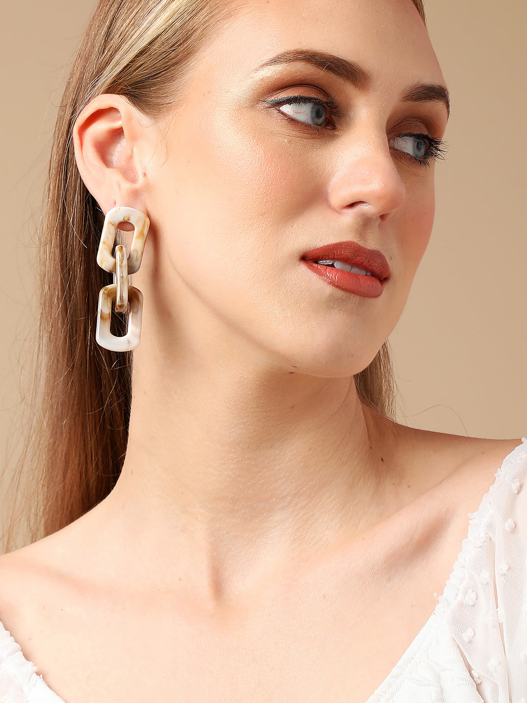Sohi White Contemporary Chain Link Drop Earring