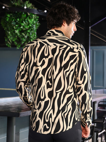 Contrast-Flowing Imprint Shirt