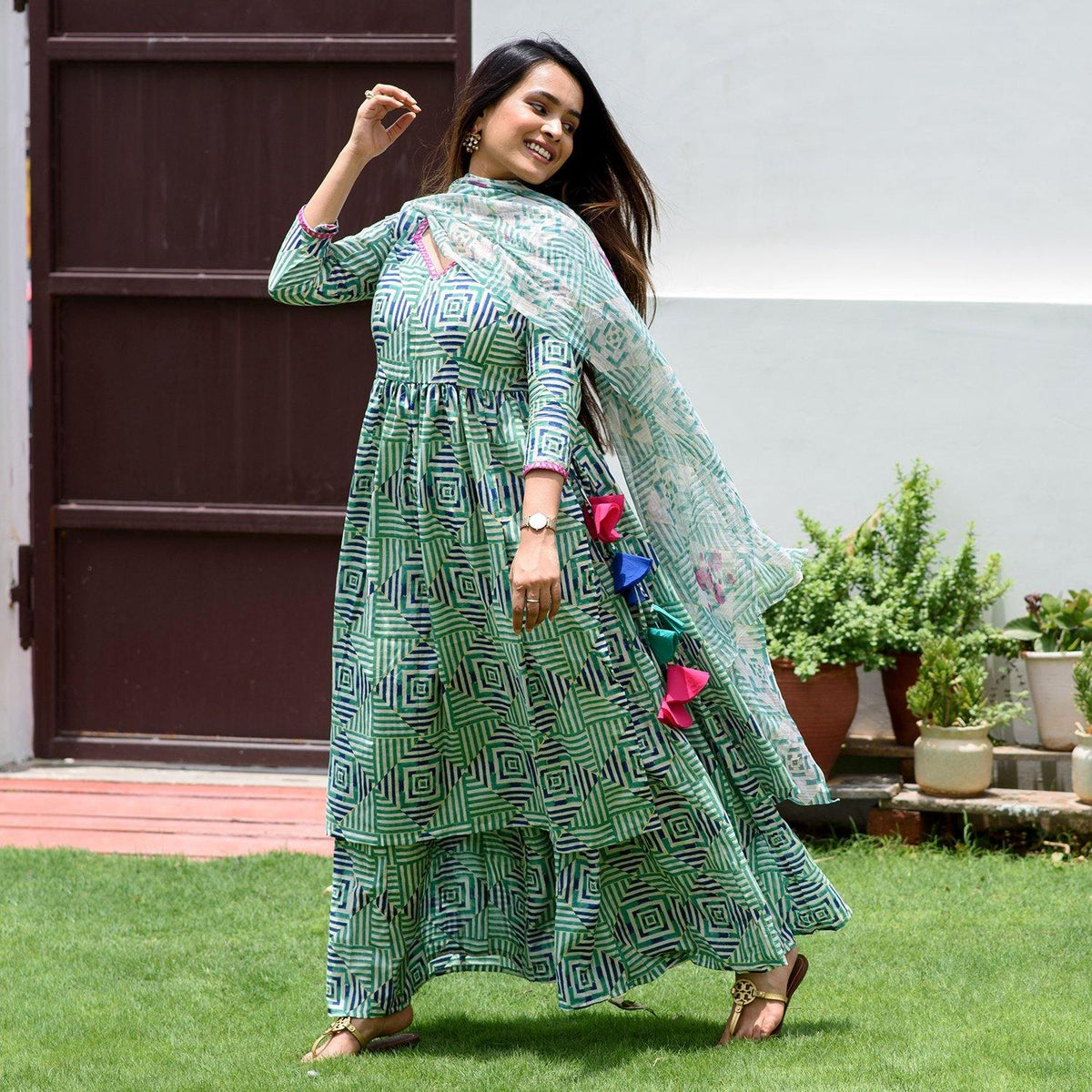Geometric Sheesha Suit Set - Ambraee