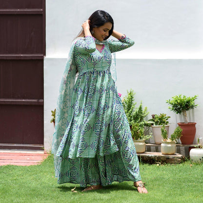 Geometric Sheesha Suit Set - Ambraee